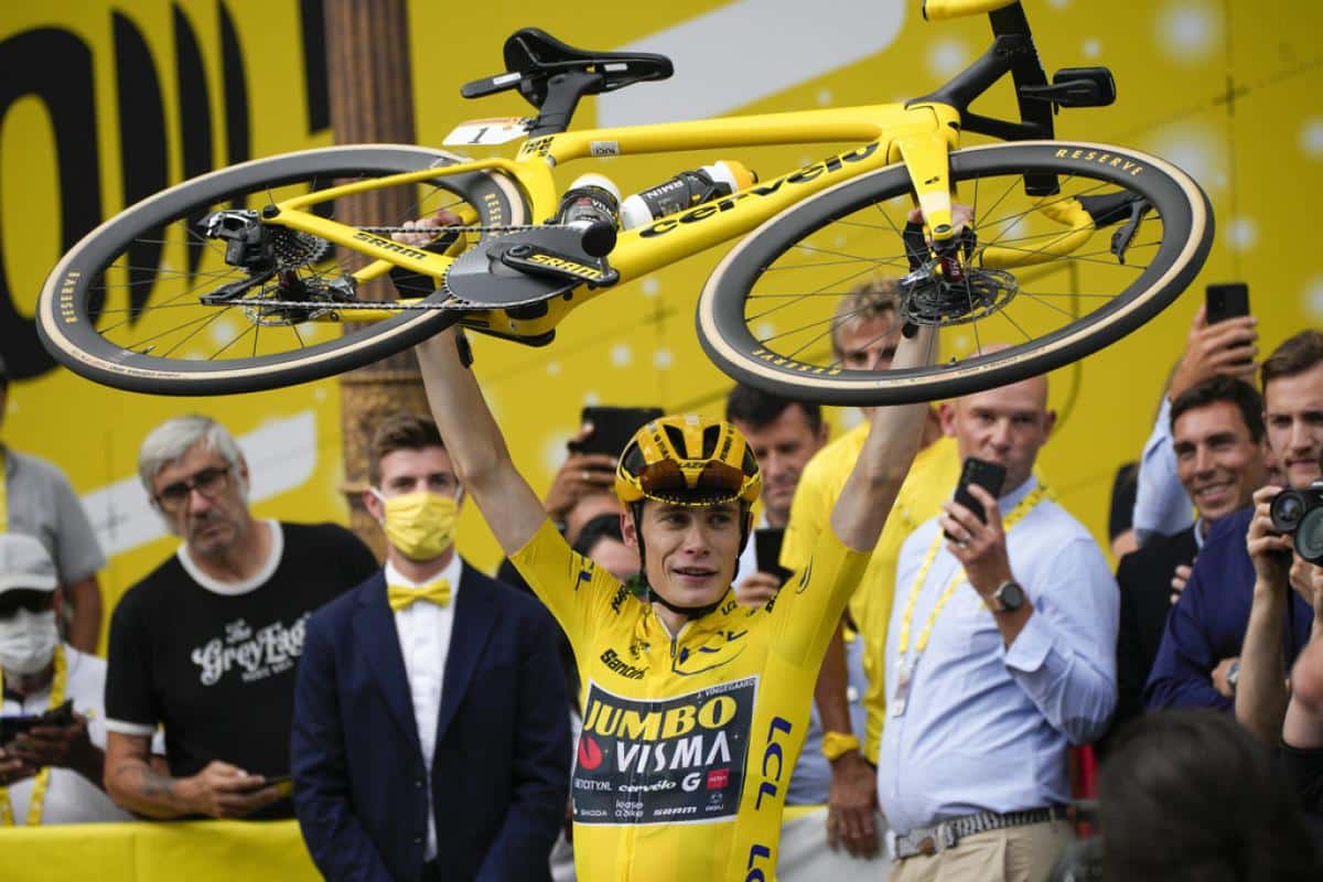 Cyclisme : le Danois Jonas Vingegaard remporte le Tour de France