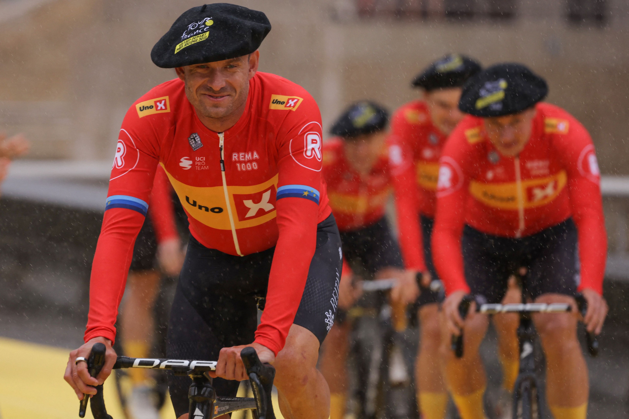 Cyclisme: Le Tour de France s’élance dans la ferveur et honorera Gina Mäder
