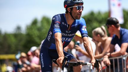 Thibault Pinot avant le départ de la treizième étape du Tour de France, le 14 juillet 2023. (ANNE-CHRISTINE POUJOULAT / AFP)