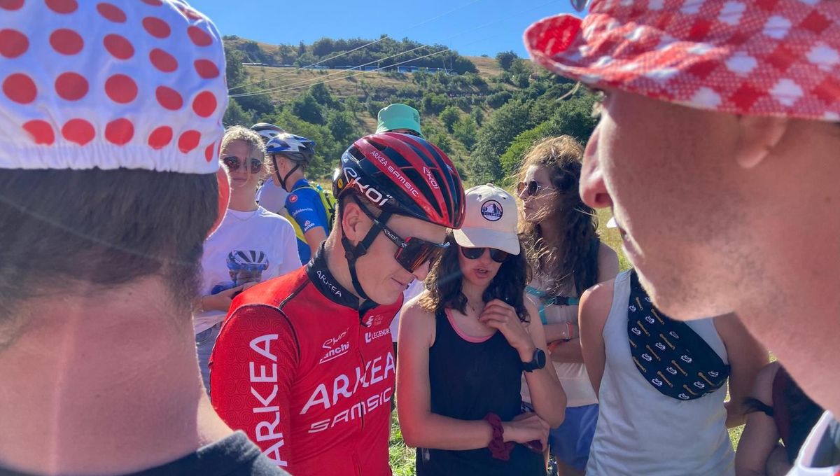 Tour de France : la communion de Simon Guglielmi avec sa famille et ses amis au Grand Colombier